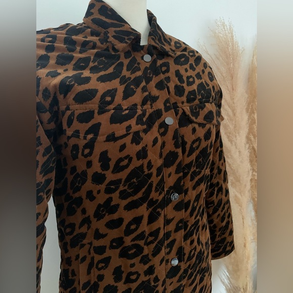 Ichi Brand. Corduroy, animal print, button front, lightweight jacket in size XS. - Picture 5 of 11